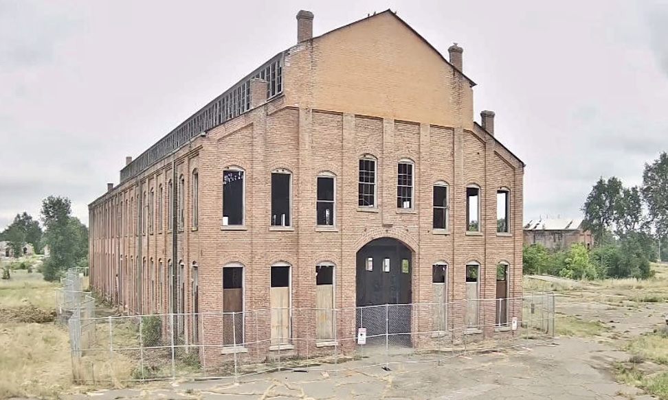 Barberyard Jatagan protecting vacant property in Barber neighborhood in Chico, CA